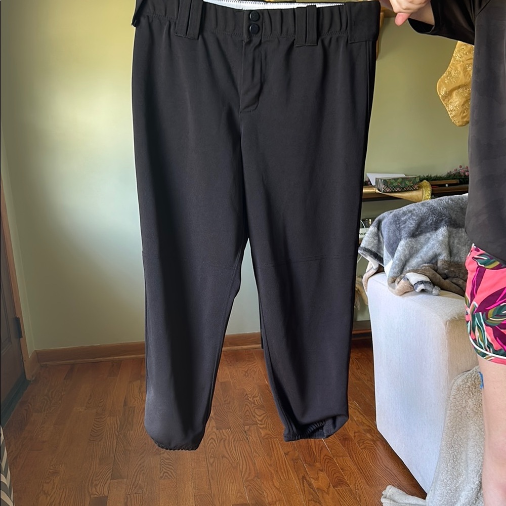 Women’s softball pants
Large size elastic wasteband